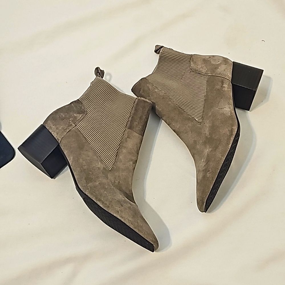 Donald Pliner suede bootie‎ size 10